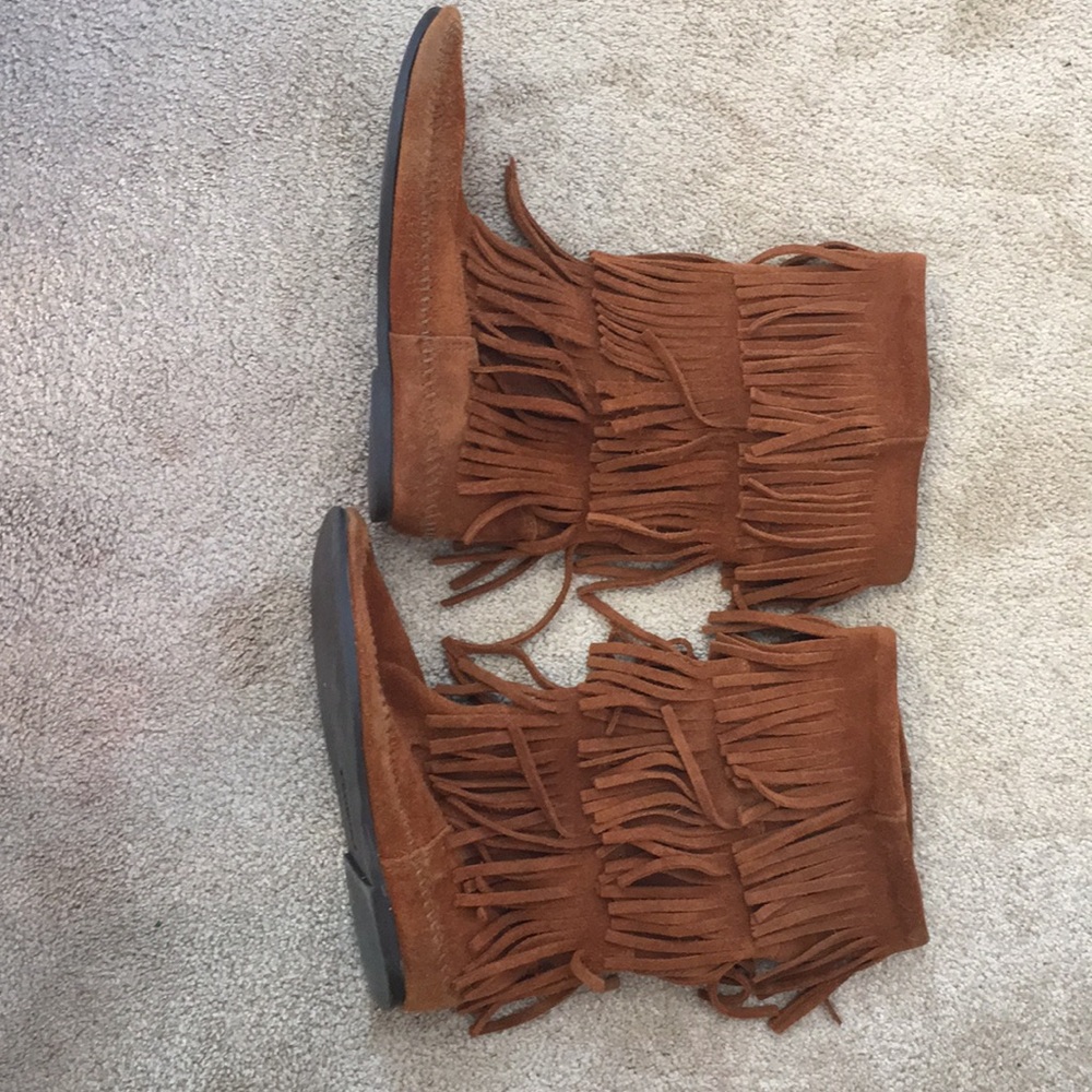 Minnetonka fringe suede boots